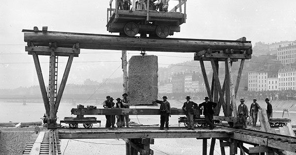 Photo du chantier de construction du pont du midi