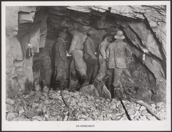 Tunnel de la Croix-Rousse, creusement du tunnel : tirage photo NB (1940-1952, cote : 2PH/296)