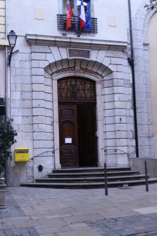 Mairie annexe du 5e arrondissement, entrée place du Petit-Collège : tirage photographique couleur par Jean-Paul Tabey (1969-2017, cote : 80PH/39, réutilisation commerciale interdite)