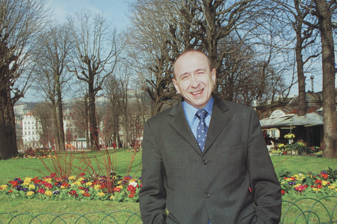 Gérard Collomb en Une des Affiches lyonnaises en février 2001 _ 3C336 - Copie à usage privé