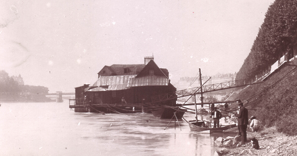 Photo d'un moulin flottant sur le Rhône