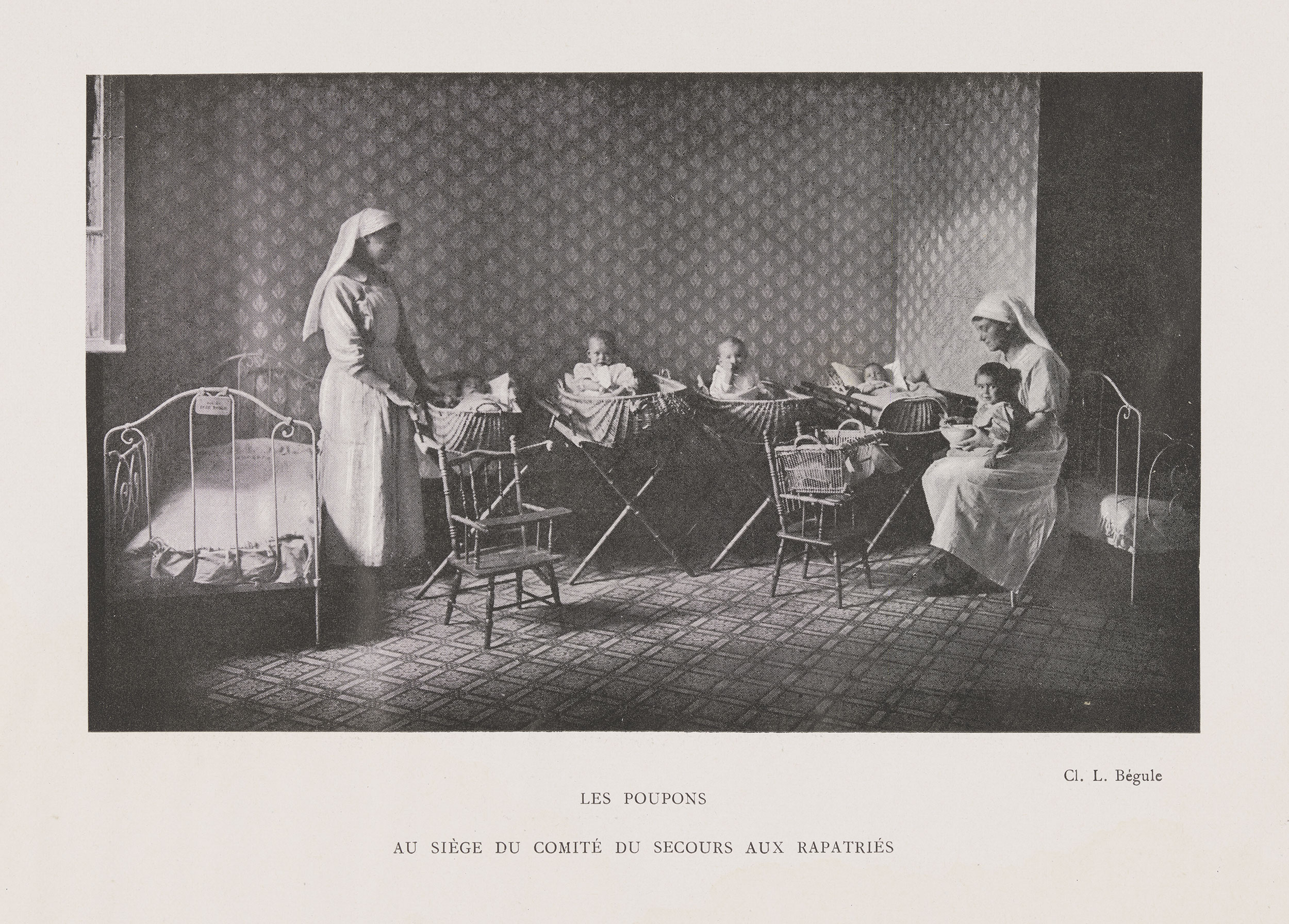 Les poupons au comité central de secours aux rapatriés à Lyon. Lucien Begule, Rapatriés, Evian-Lyon, secours aux rapatriés, 1917. 1/c/704003/45