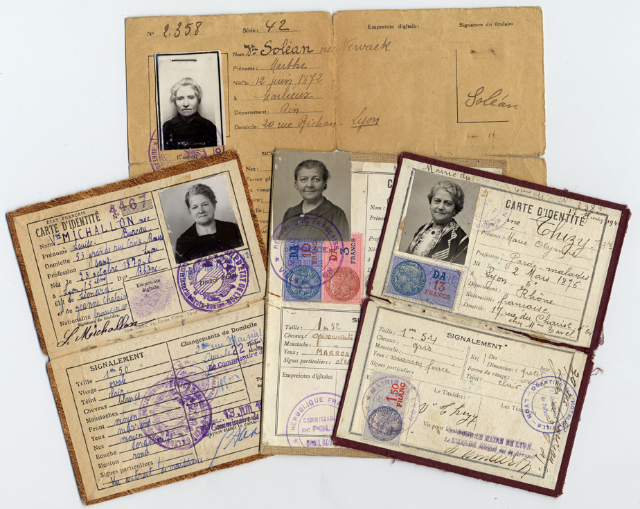Livrets de famille et cartes d'identité de pensionnaires de l'asile Magnin-Fournet (1957-1962, cote : 779WP/4/1)