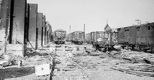 Photo des destructions de la gare de Vaise après les bombardements de 1944