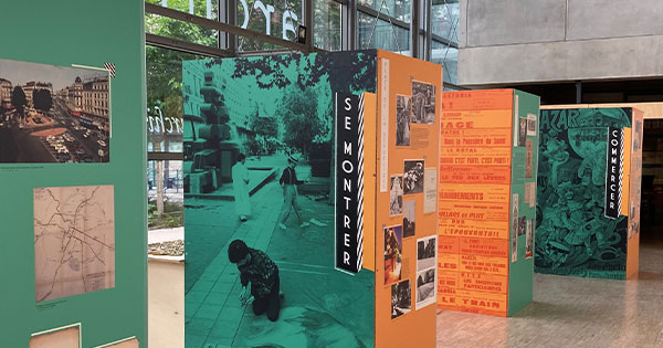 Photo de la scénographie de l'exposition "Rue de la REpublique : vitrine de Lyon""