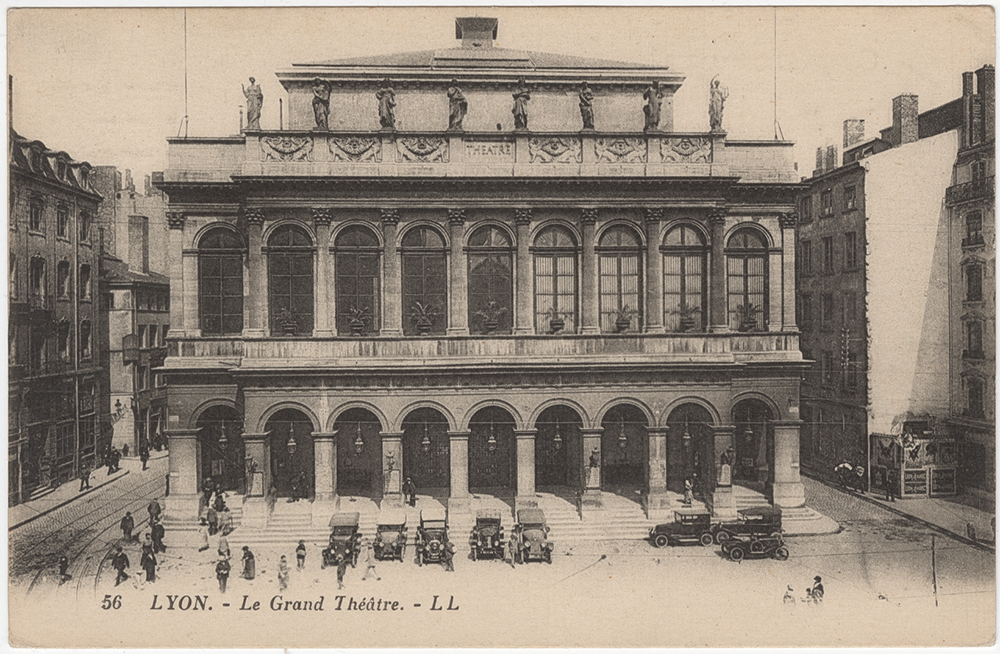 Le Grand Théâtre, façade principale : carte postale noir et blanc, cliché anonyme (vers 1910, cote : 4FI/11971)