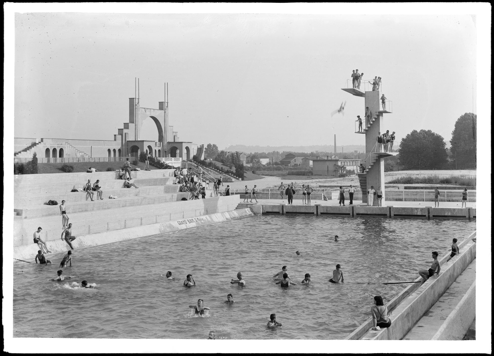 Piscine de Gerland, vue d'ensemble : photographie NB sur plaque de verre (1935, cote : 15PH/1/352)