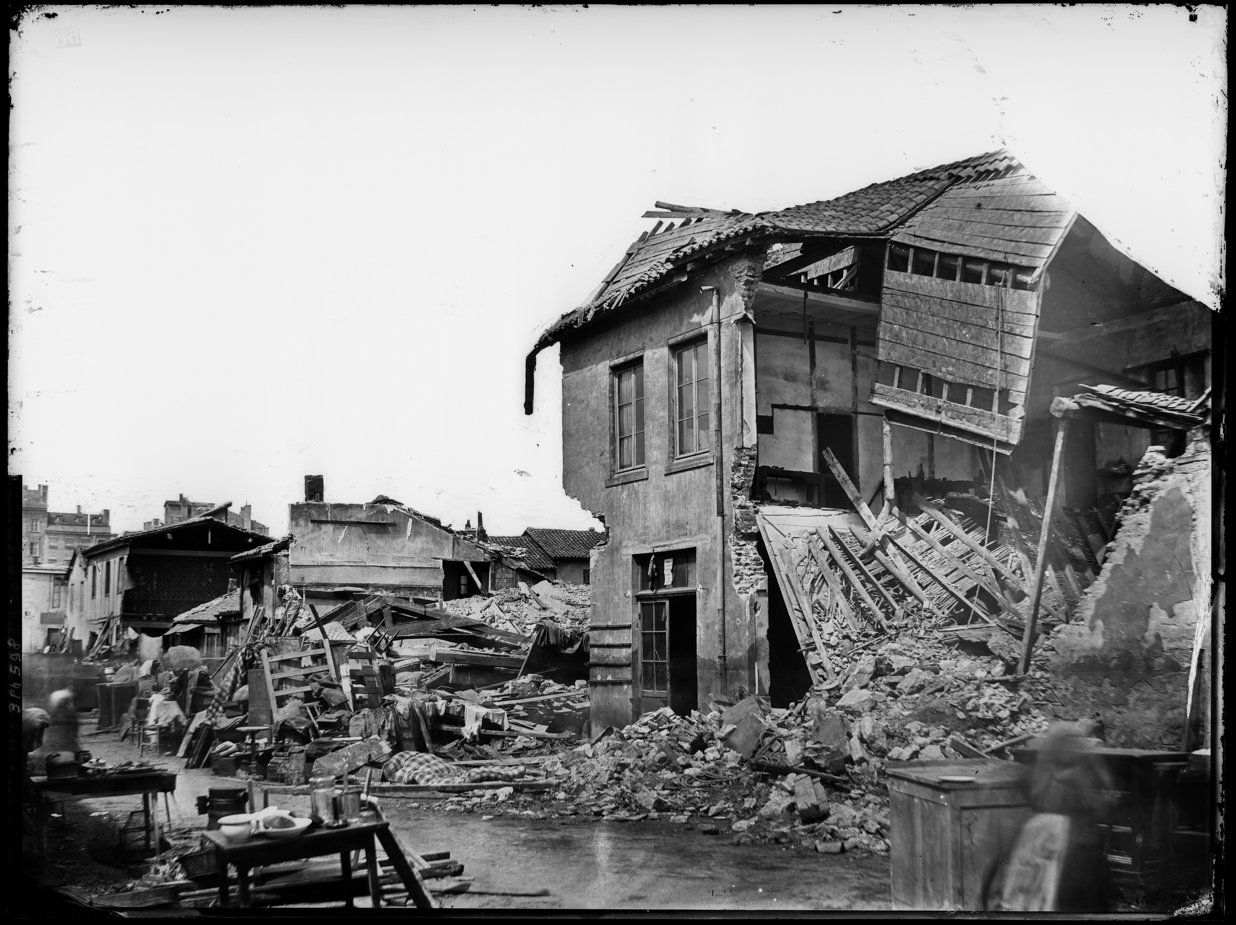 Inondation du Rhône, dégâts rue Madame (actuellement rue P. Corneille), 9 juin 1856, photo Louis Froissart, AML, 3PH/598