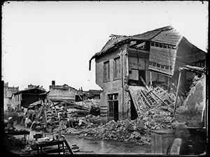 Inondation du Rhône, dégâts rue Madame (actuellement rue P. Corneille), 9 juin 1856, photo Louis Froissart, AML, 3PH/598
