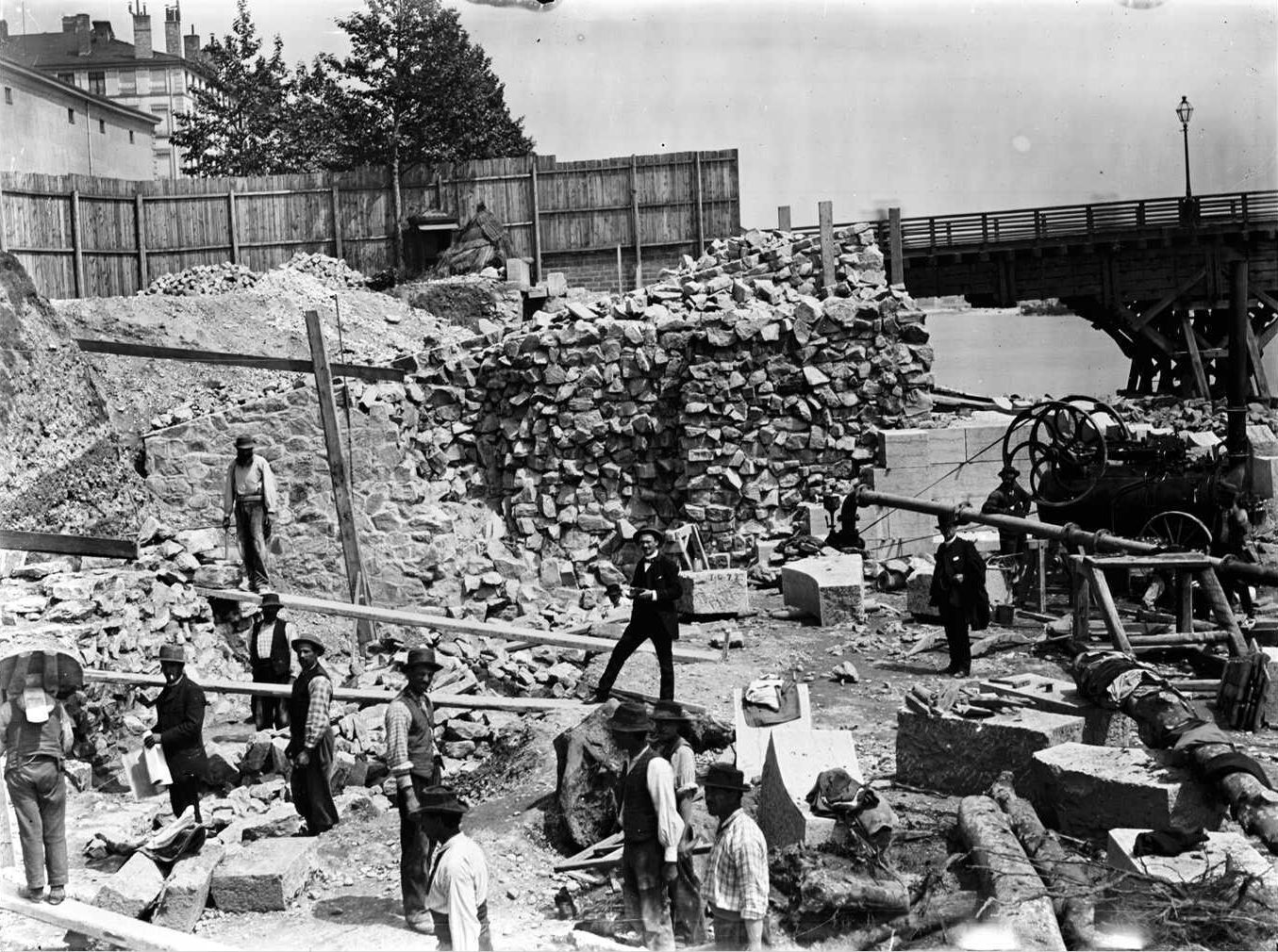 Construction du pont du Midi : photo négative sur plaque de verre (1888-1891, cote : 15PH/1/872)