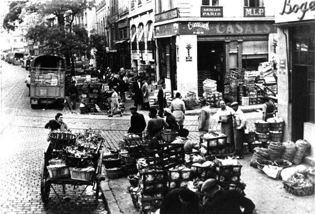 Marché de gros sur le quai Saint-Antoine : tirage photo. NB par Lachassagne (1970, cote : 1PH/4234/1, repro. commerciale interdite)