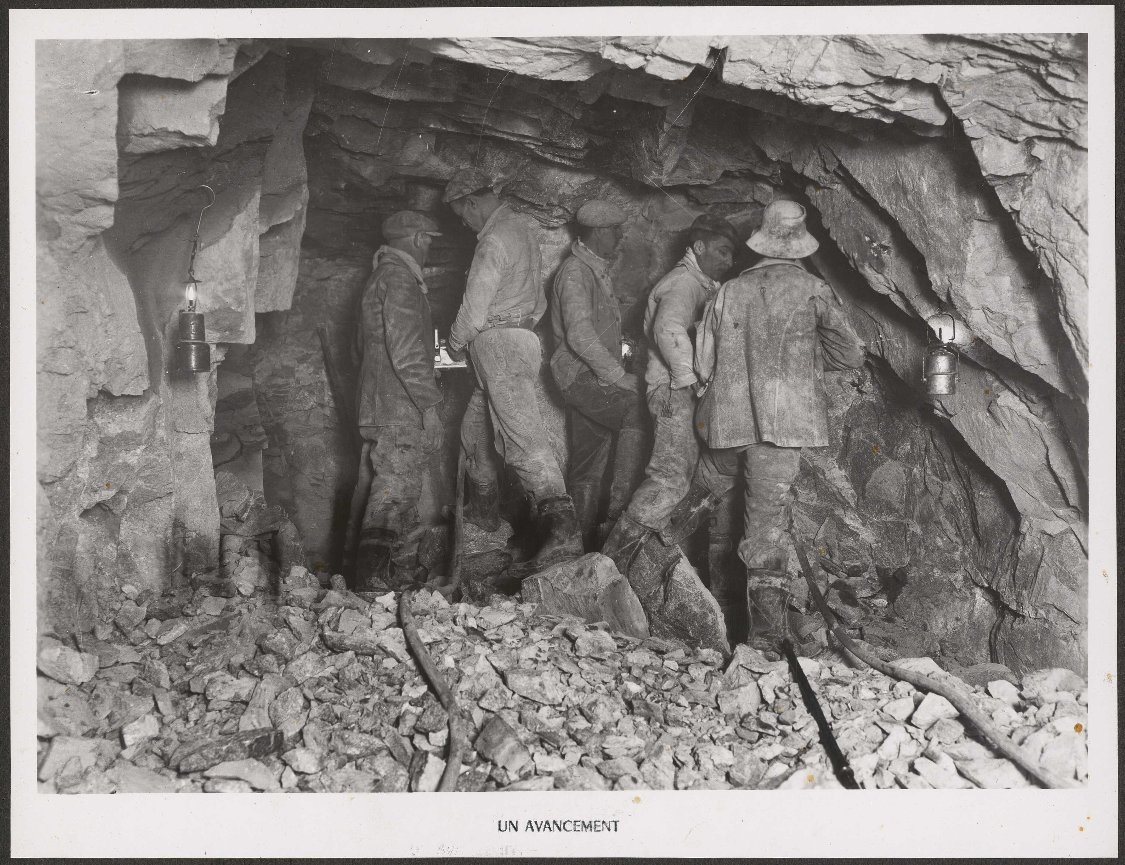 Construction du tunnel de la Croix-Rousse : impression photomécanique NB (1940-1948, cote : 2PH/296/4)