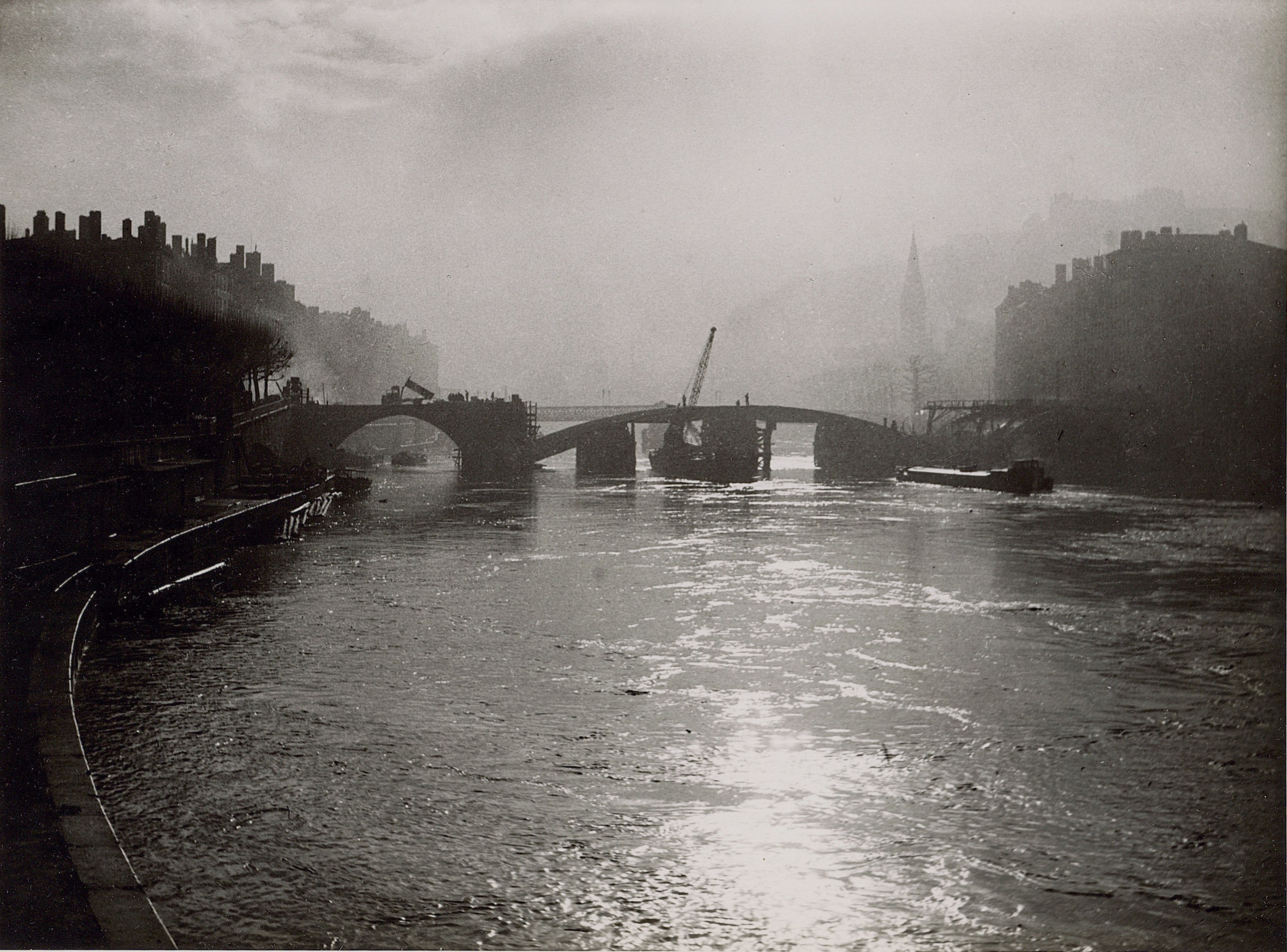 Reconstruction du pont Tilsitt : tirage photographique NB (08/02/1950, cote : 2PH/315/6)