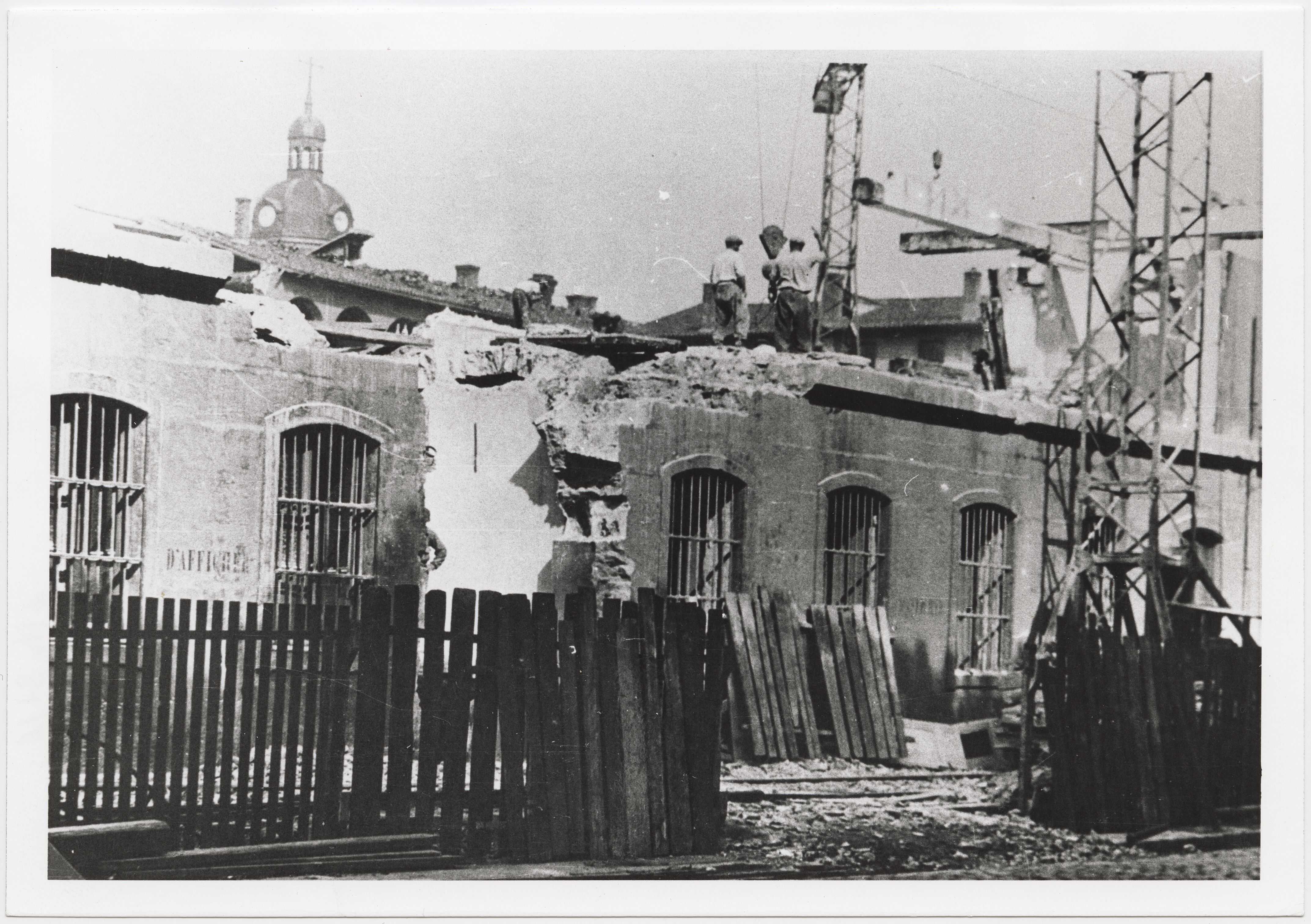 Démolition de l'hôpital de la Charité : tirage photographique NB par Lacassagne (1934, cote : 2PH/31/6)
