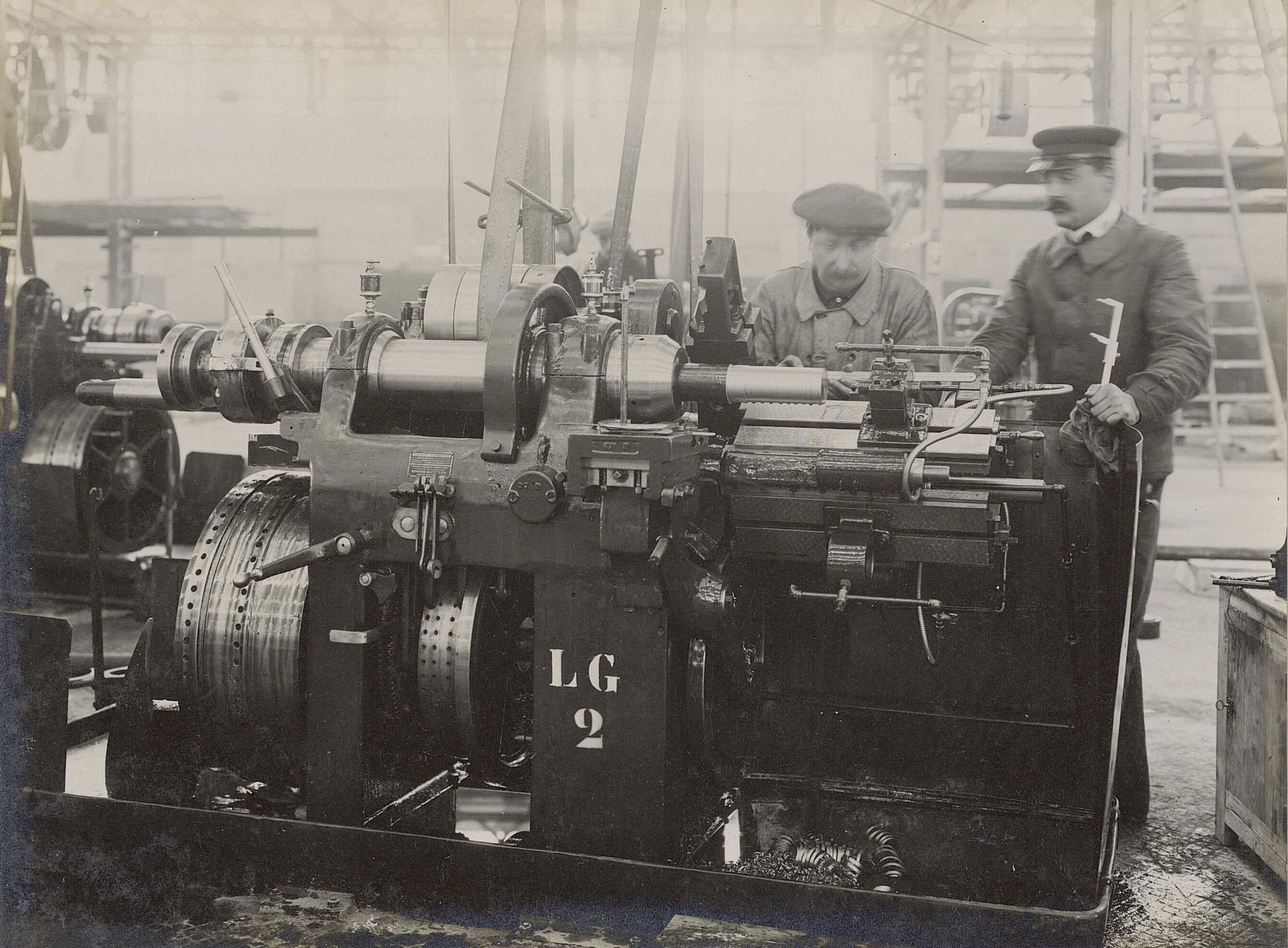 Machine pour fabriquer du matériel de guerre, Gerland : tirage papier NB au gélatino-bromure d'argent par C. Tardy (18/11/1914-26/03/1915, cote : 2PH/338/1/61)