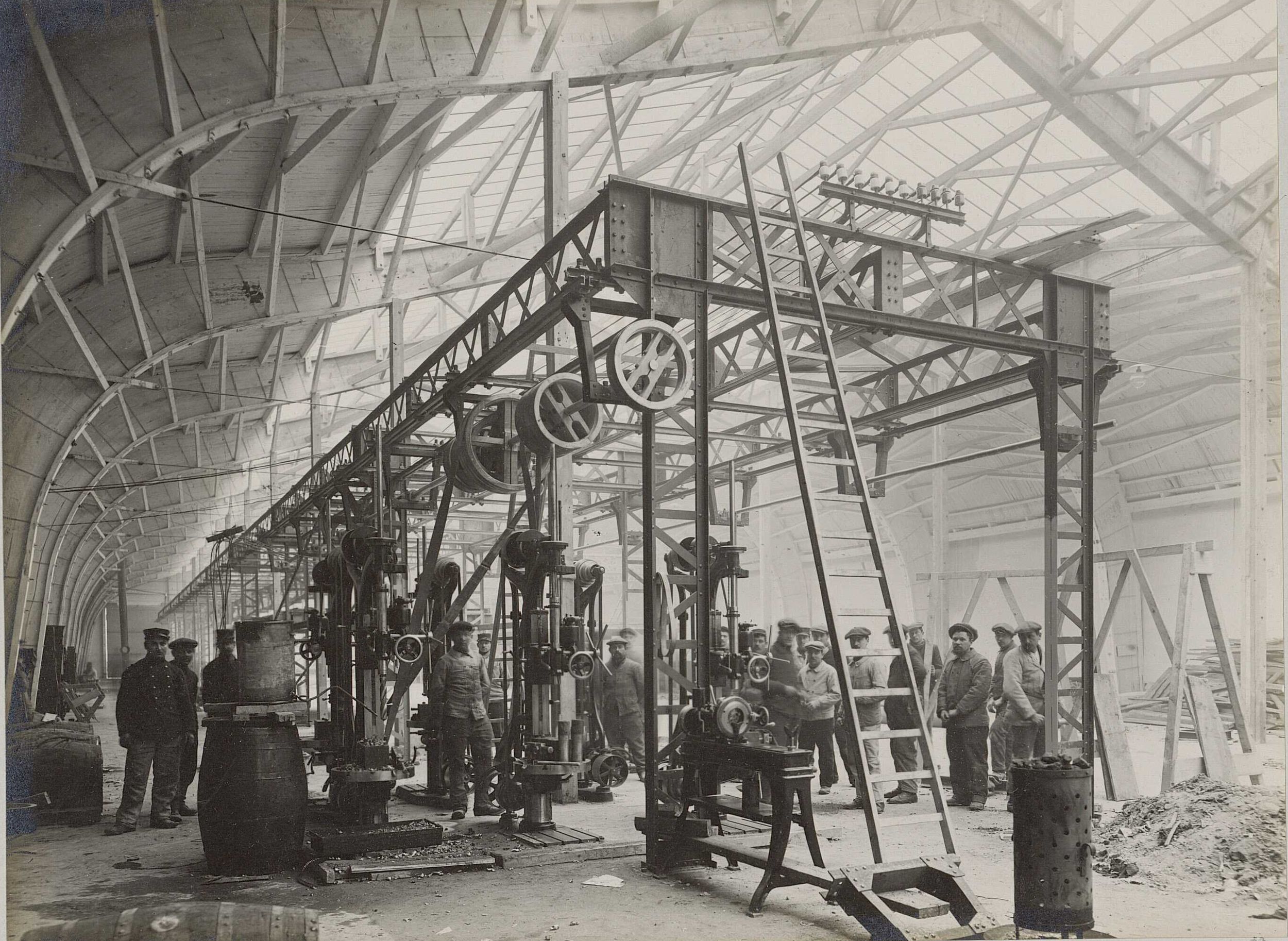 Machine pour fabriquer du matériel de guerre, Gerland : tirage papier NB au gélatino-bromure d'argent par C. Tardy (18/11/1914-26/03/1915, cote : 2PH/338/1/64)