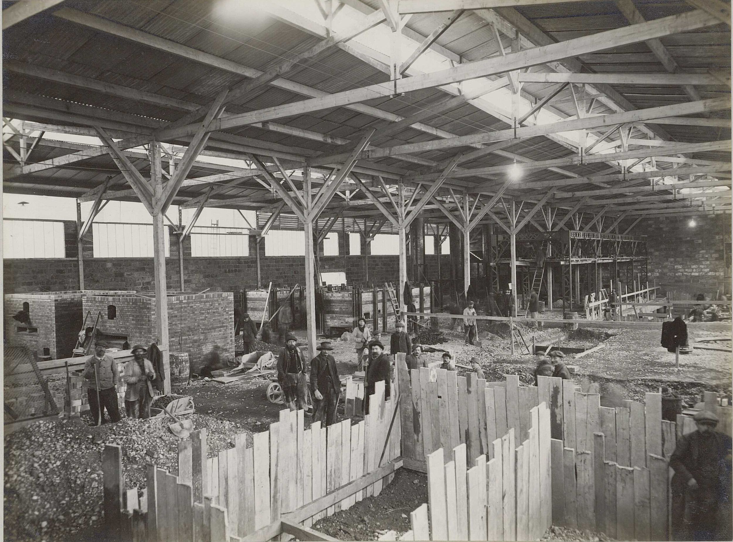 Machine pour fabriquer du matériel de guerre, Gerland : tirage papier NB au gélatino-bromure d'argent par C. Tardy (18/11/1914-26/03/1915, cote : 2PH/338/1/72)