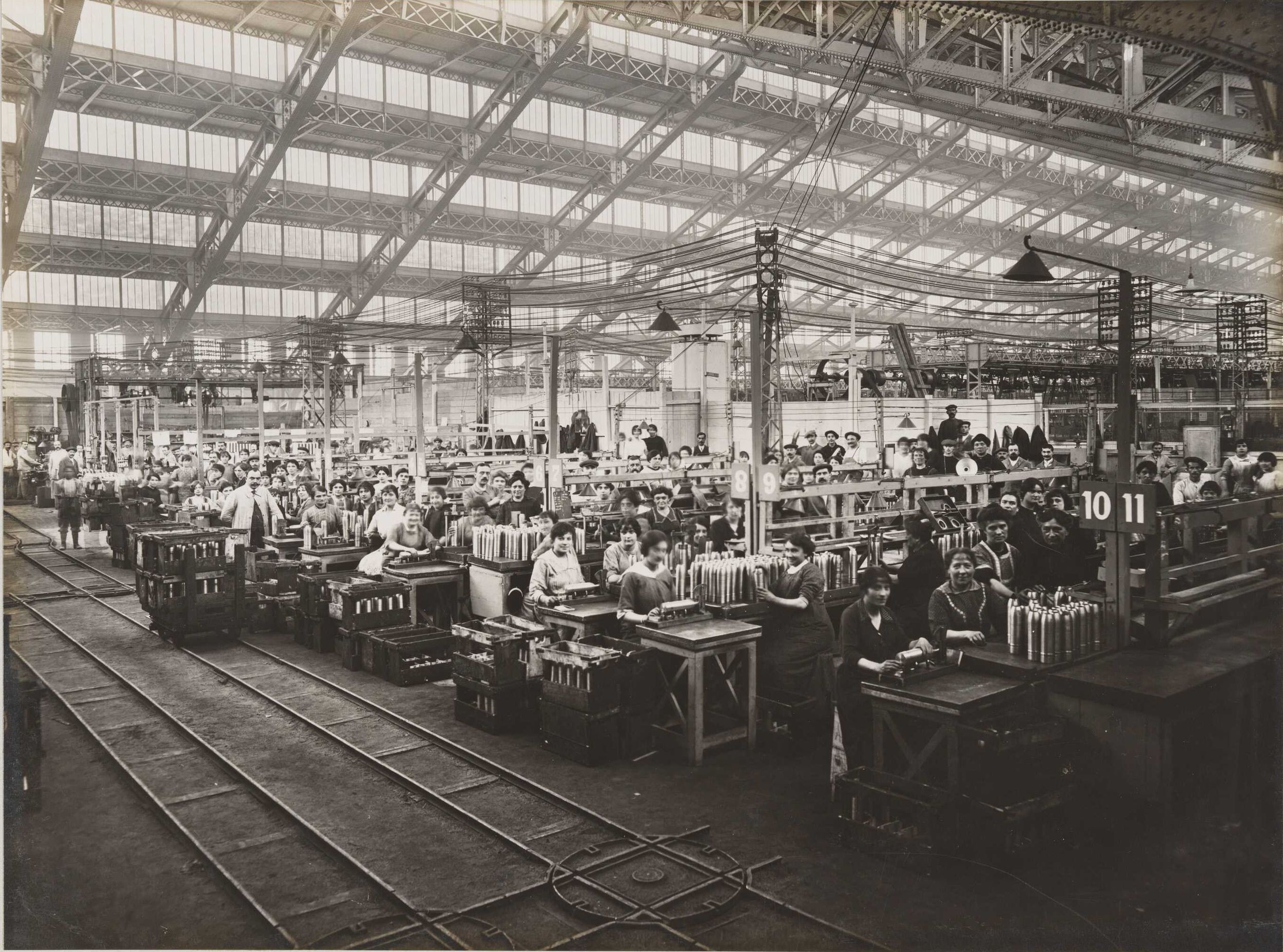 Machine pour fabriquer du matériel de guerre, Gerland : tirage papier NB au gélatino-bromure d'argent (26/03/1915-20/12/1915, cote : 2PH/338/2/54)