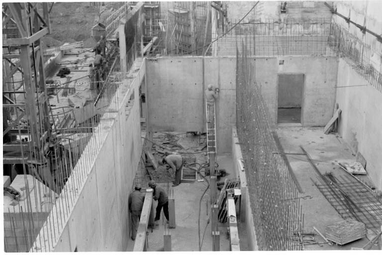 Construction du métro de la Croix-Rousse : photo négative NB (vers 1974, cote : 38PH/36/12)