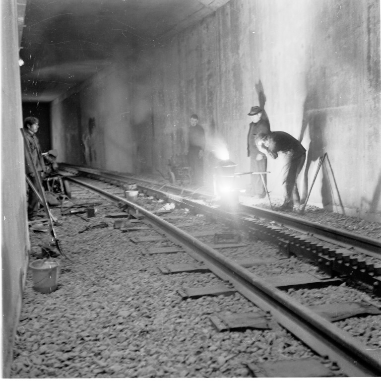 Construction du métro de la Croix-Rousse : photo négative NB (vers 1974, cote : 38PH/36/5)