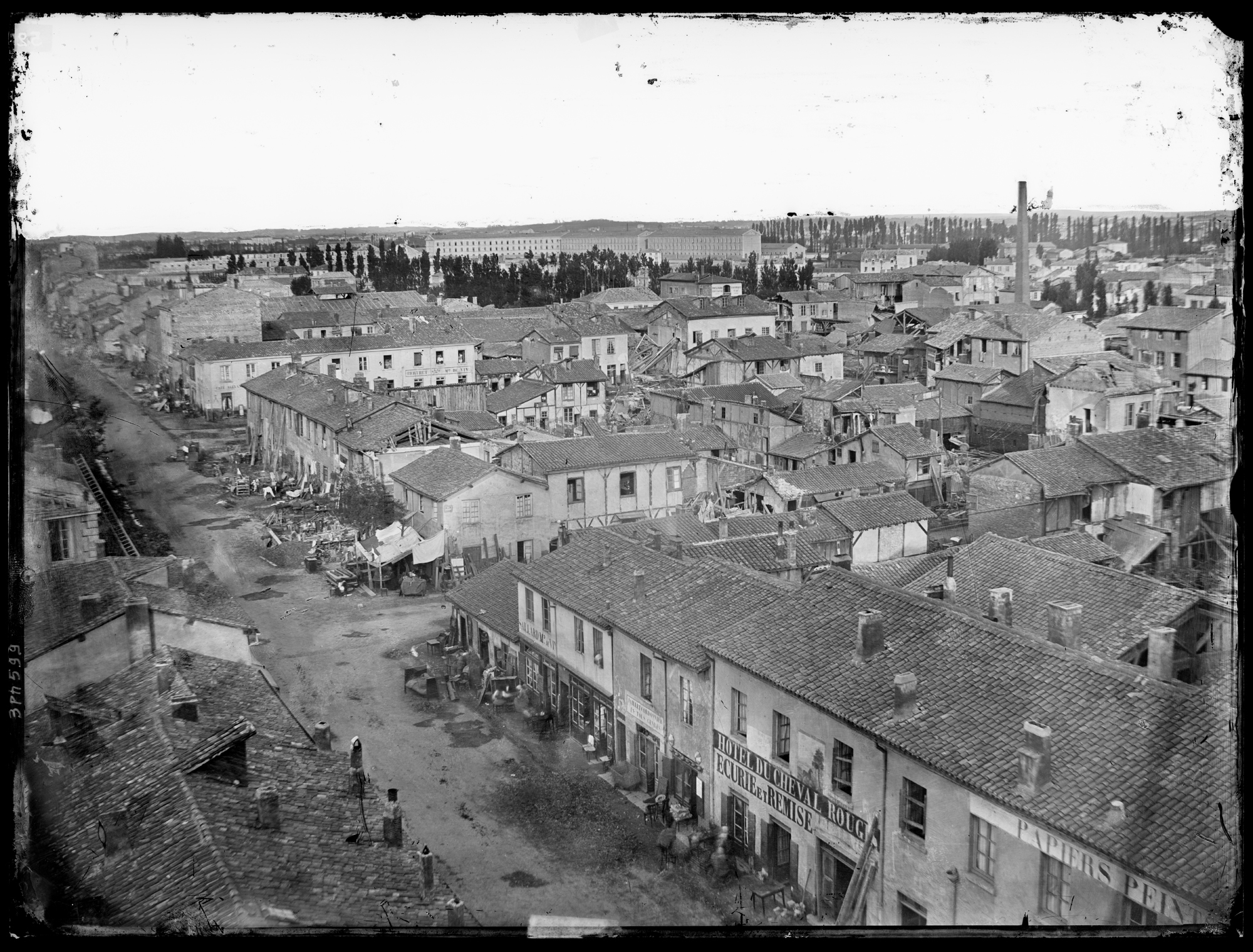 Inondation de Lyon en 1856, cours Lafayette en direction de l'est : photo négative NB sur plaque de verre par Louis Froissart (07/06/1856, cote : 3PH/599)