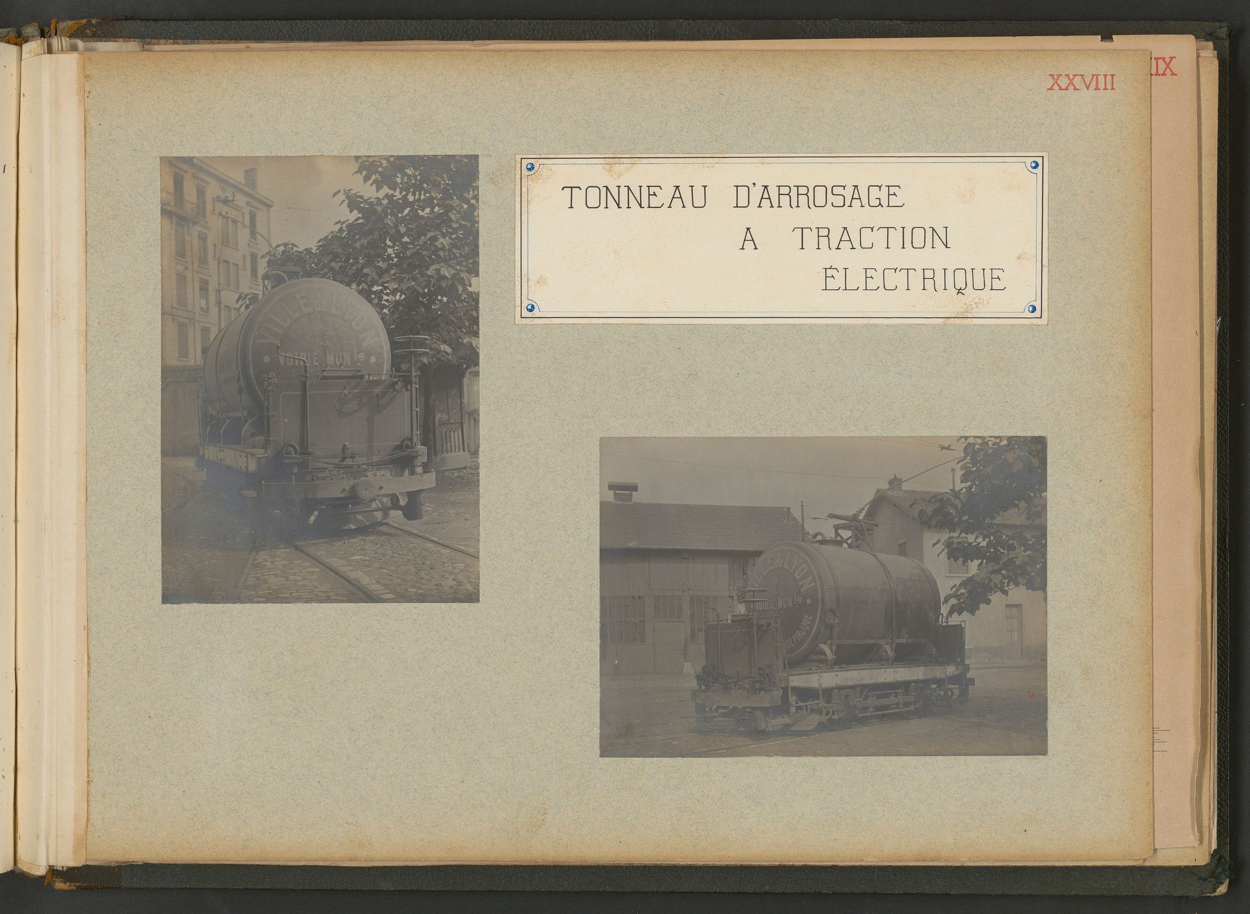 Tonneau d'arrosage à traction électrique : 2 tirages photo. NB (1914-1915, cote 3SAT/24/31)
