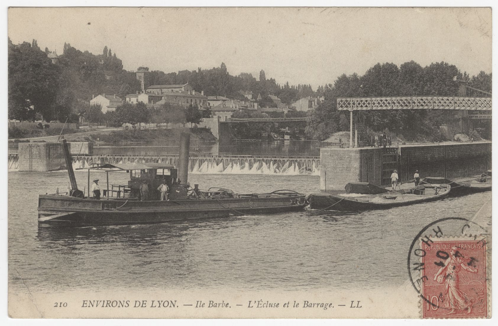 Environs de Lyon - Ile Barbe. L'écluse et le barrage : carte postale (vers 1901, cote : 4FI/3375)