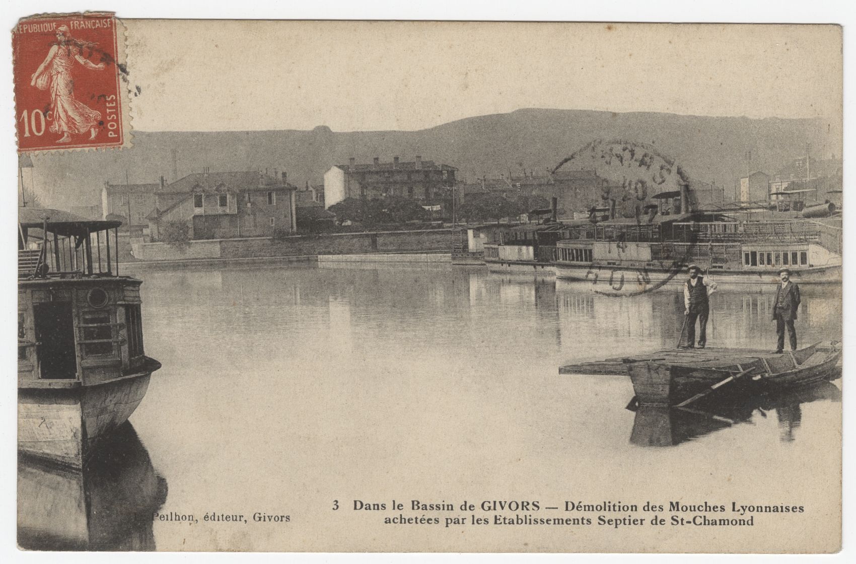 Dans le bassin de Givors - Démolition des mouches lyonnaises achetées par les établissements Septier de Saint-Chamond : carte postale (vers 1910, cote : 4FI/3382)