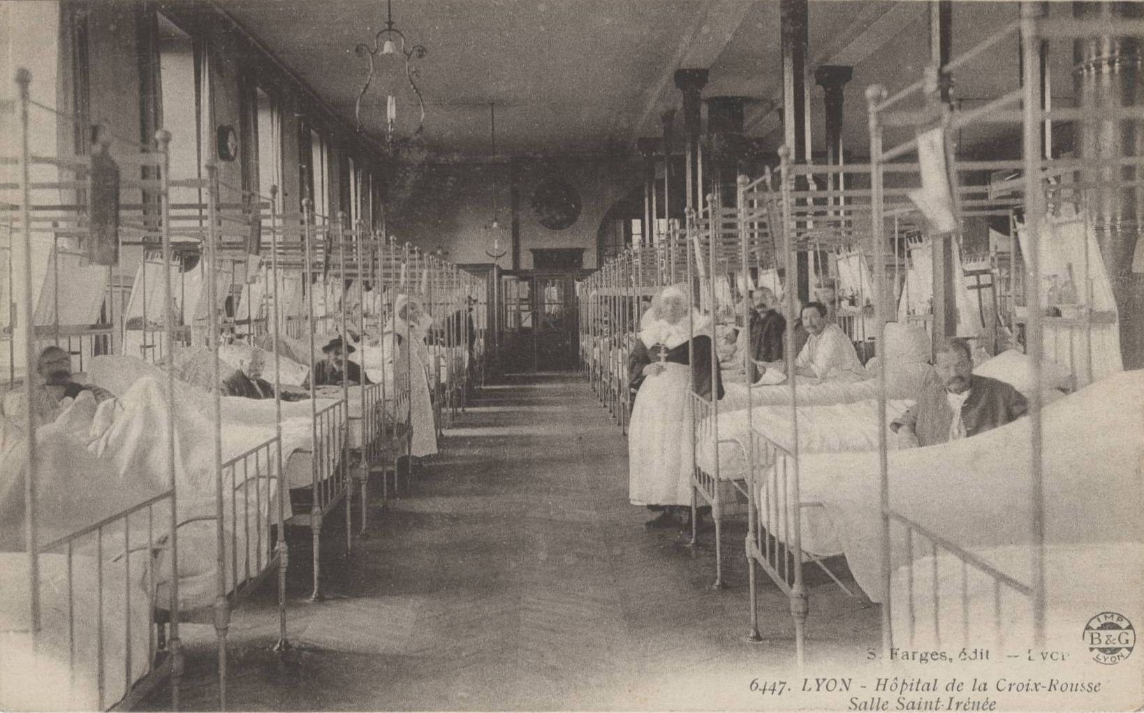 Lyon - Hôpital de la Croix-Rousse, salle Saint-Irénée : carte postale NB (vers 1910, cote : 4FI/3536)