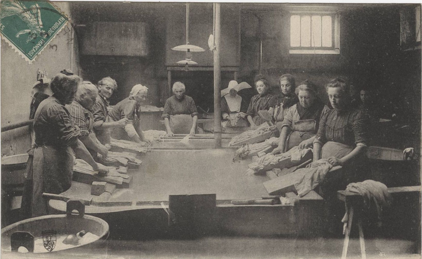 Lyon - Hôpital Saint-Joseph, la buanderie : carte postale NB (vers 1910, cote : 4FI/3613)