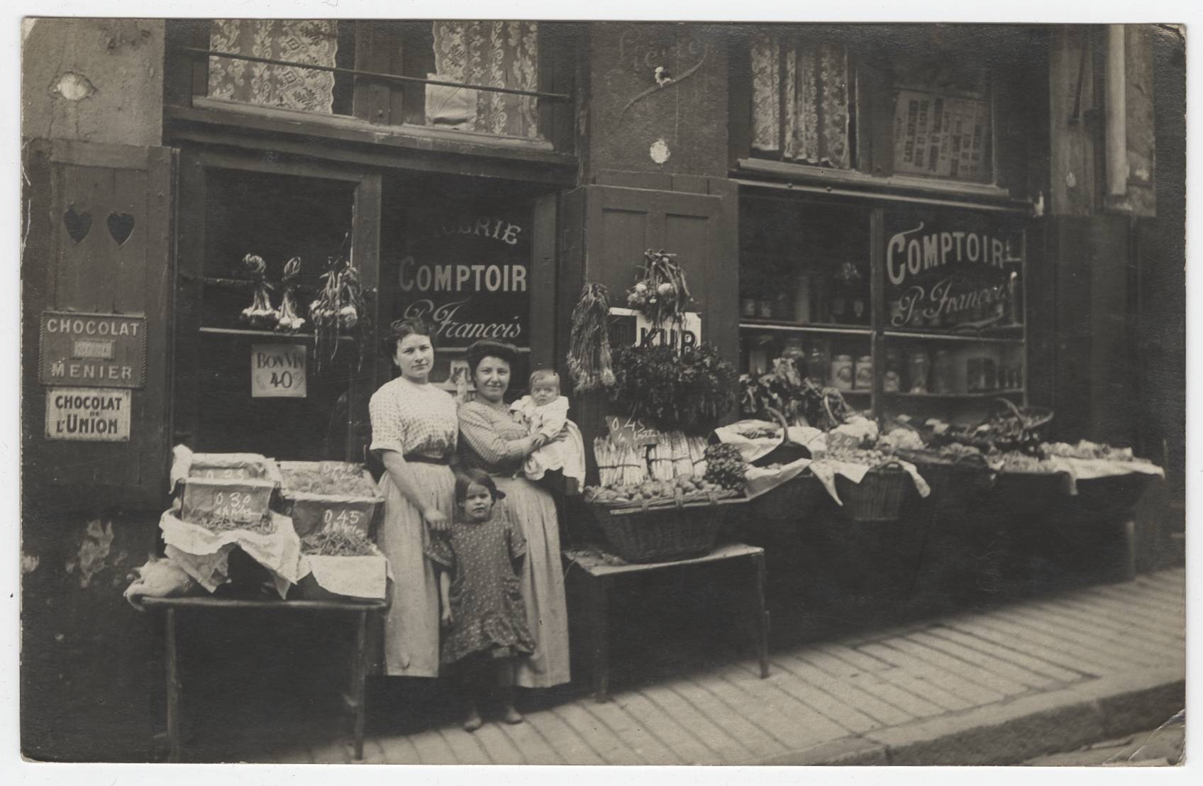 Lyon - Épicerie François : carte postale NB (vers 1910, cote : 4FI/4135)