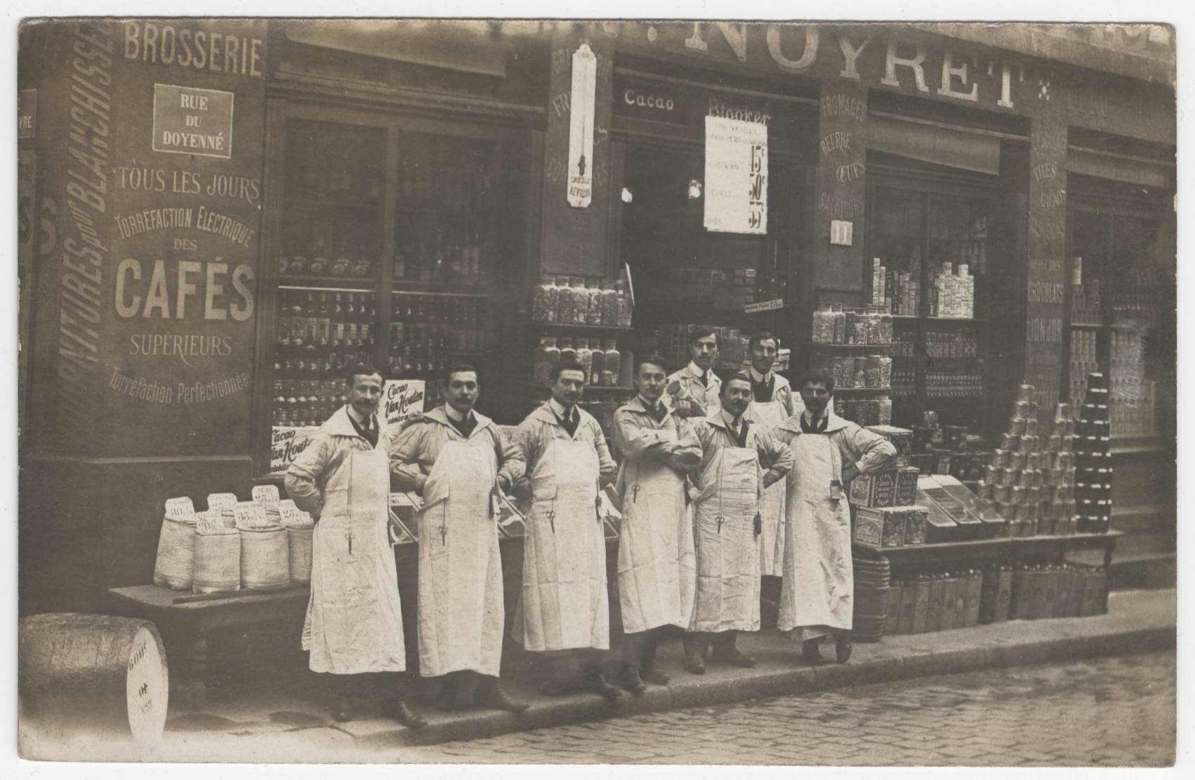 Lyon - Épicerie Noyret : carte postale NB (vers 1910, cote : 4FI/4154)