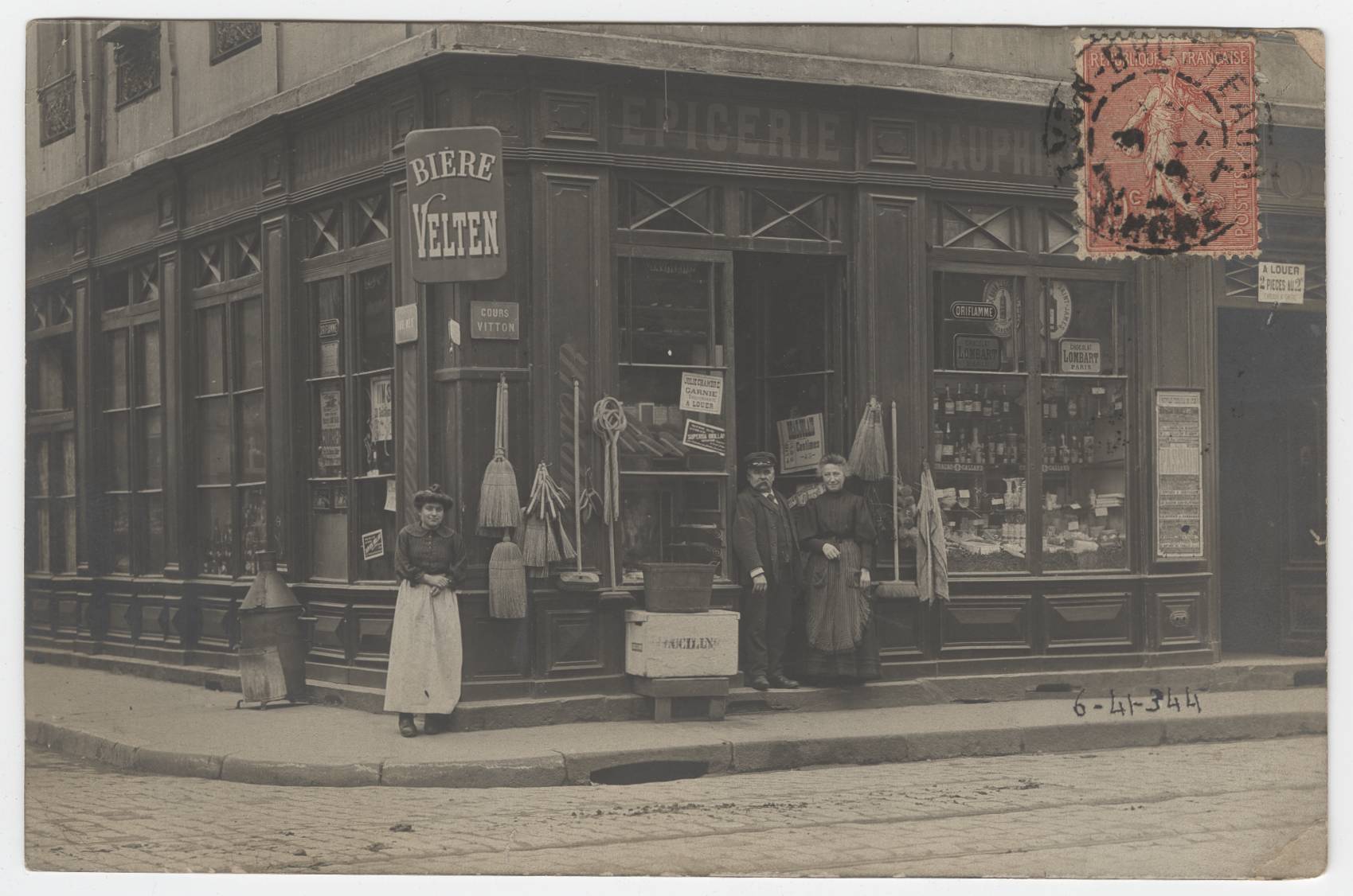 Lyon - Épicerie dauphinoise, angle cours Vitton et rue Ney : carte postale NB (vers 1910, cote : 4FI/4155)