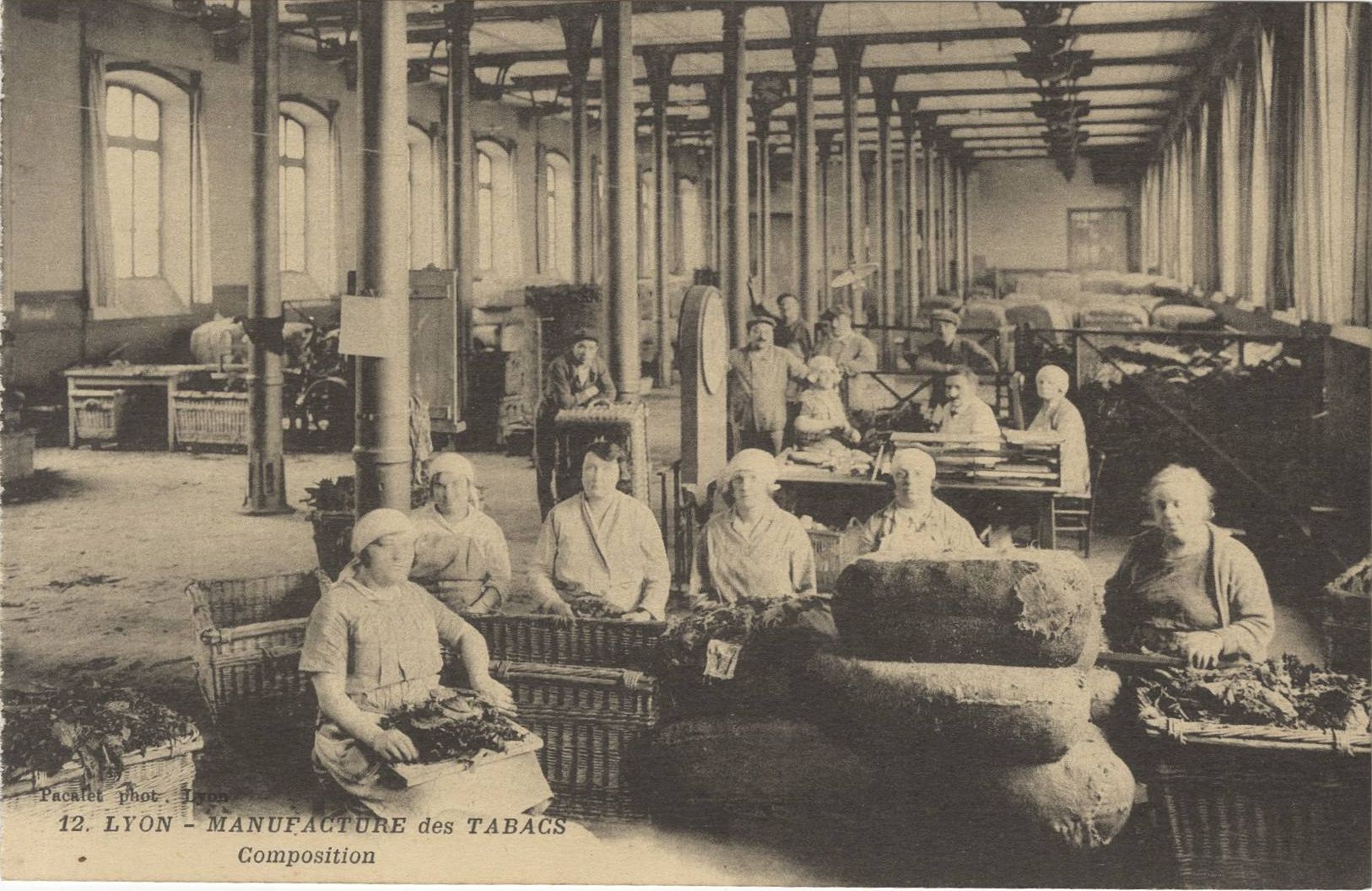Manufacture des tabacs, composition : carte postale NB (vers 1930, cote : 4FI/4230)