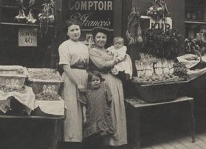 Lyon - Épicerie François : carte postale NB (vers 1910, cote : 4FI/4135)