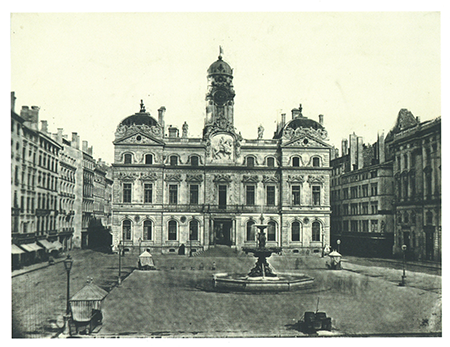 Carte postale montrant l'hôtel de ville de Lyon vers 1890