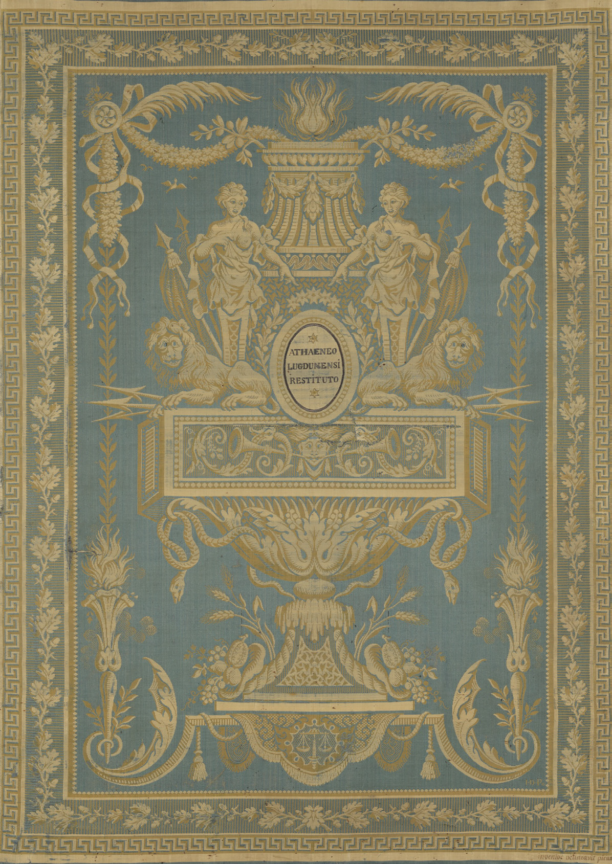 Athaeneo Lugdunensi restituto : écran en lampas par Joseph Picard, académicien (18e s., coll. Académie SBLA de Lyon)