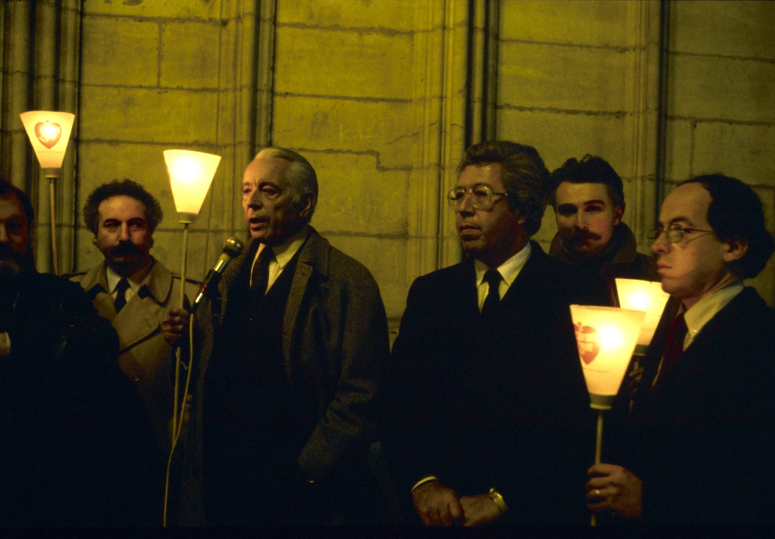 Discours du maire Francisque Collomb lors de la "Montée aux Lumières" : diapo. couleur 24 x 36, auteur anonyme (1984, cote : 1518WP/147)