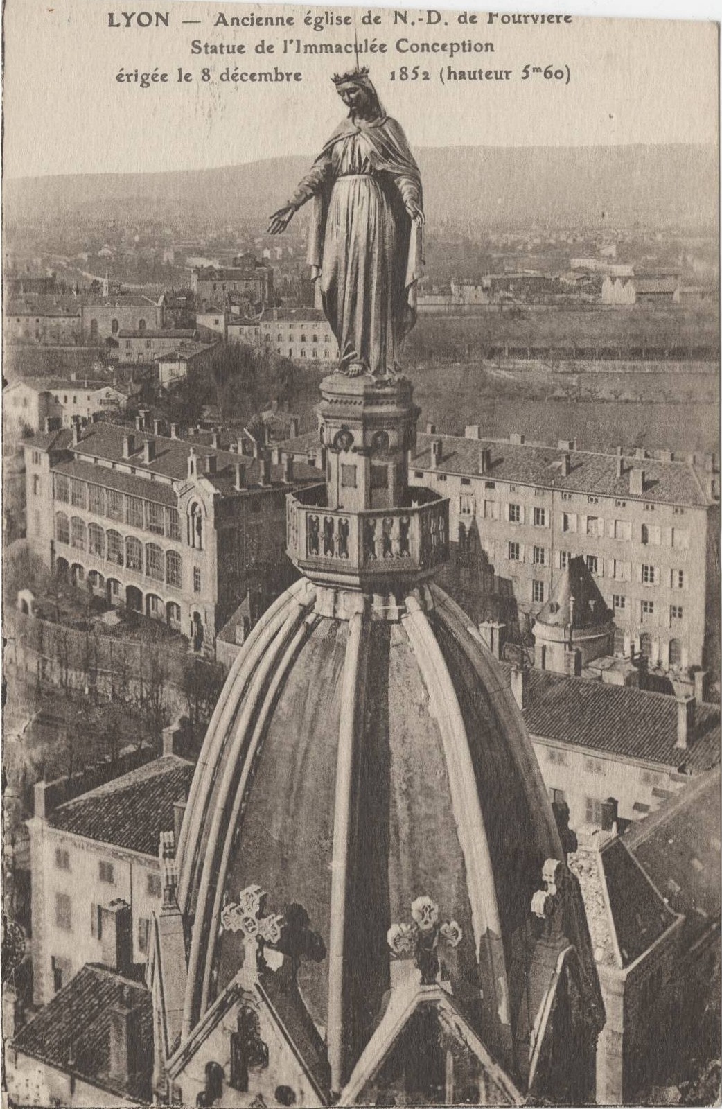 Statue de l'Immaculée Conception érigée le 8 décembre 1852 : carte postale NB (sans date, cote : 4FI/2439)
