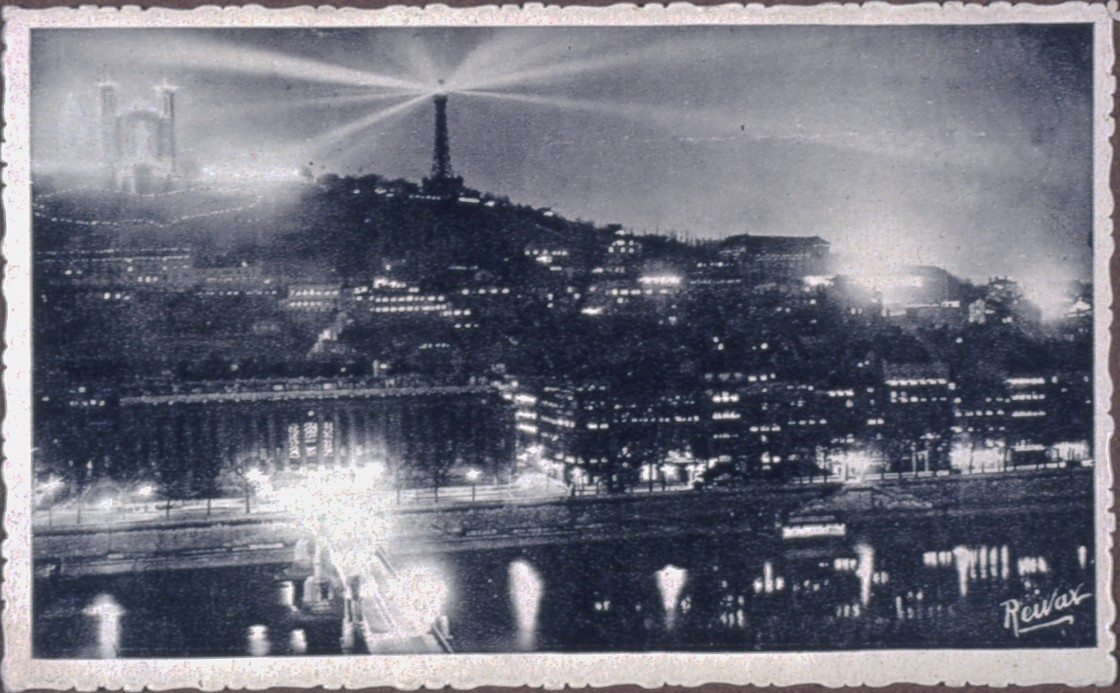 Illuminations du 8 Décembre : carte postale NB (v. 1910, cote : 4FI/3762)