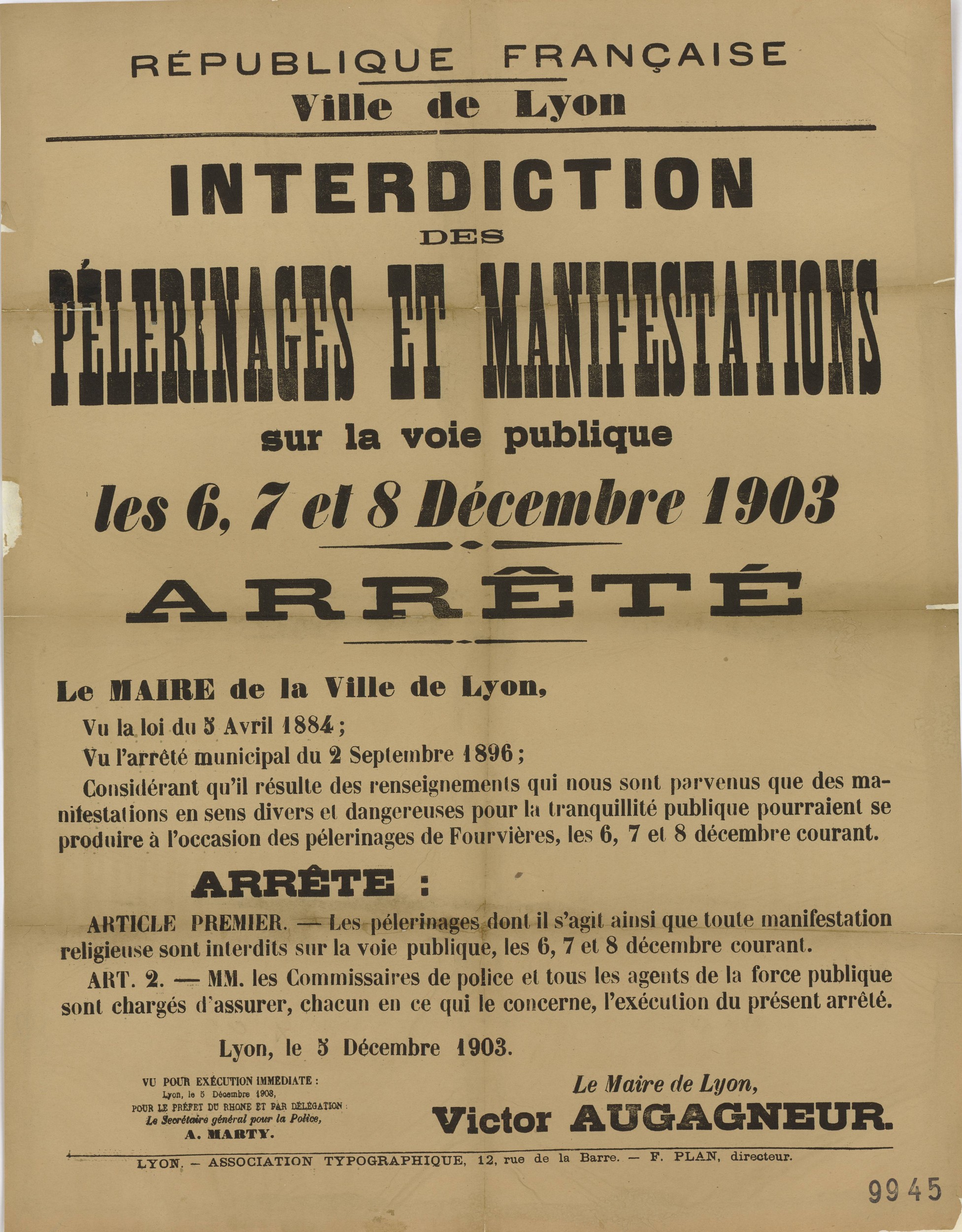 Interdiction des pèlerinages et manifestations sur la voie publique les 6, 7 et 8 décembre 1903 : arrêté du maire [Victor Augagneur] (5/12/1903, cote : 936W/9945)