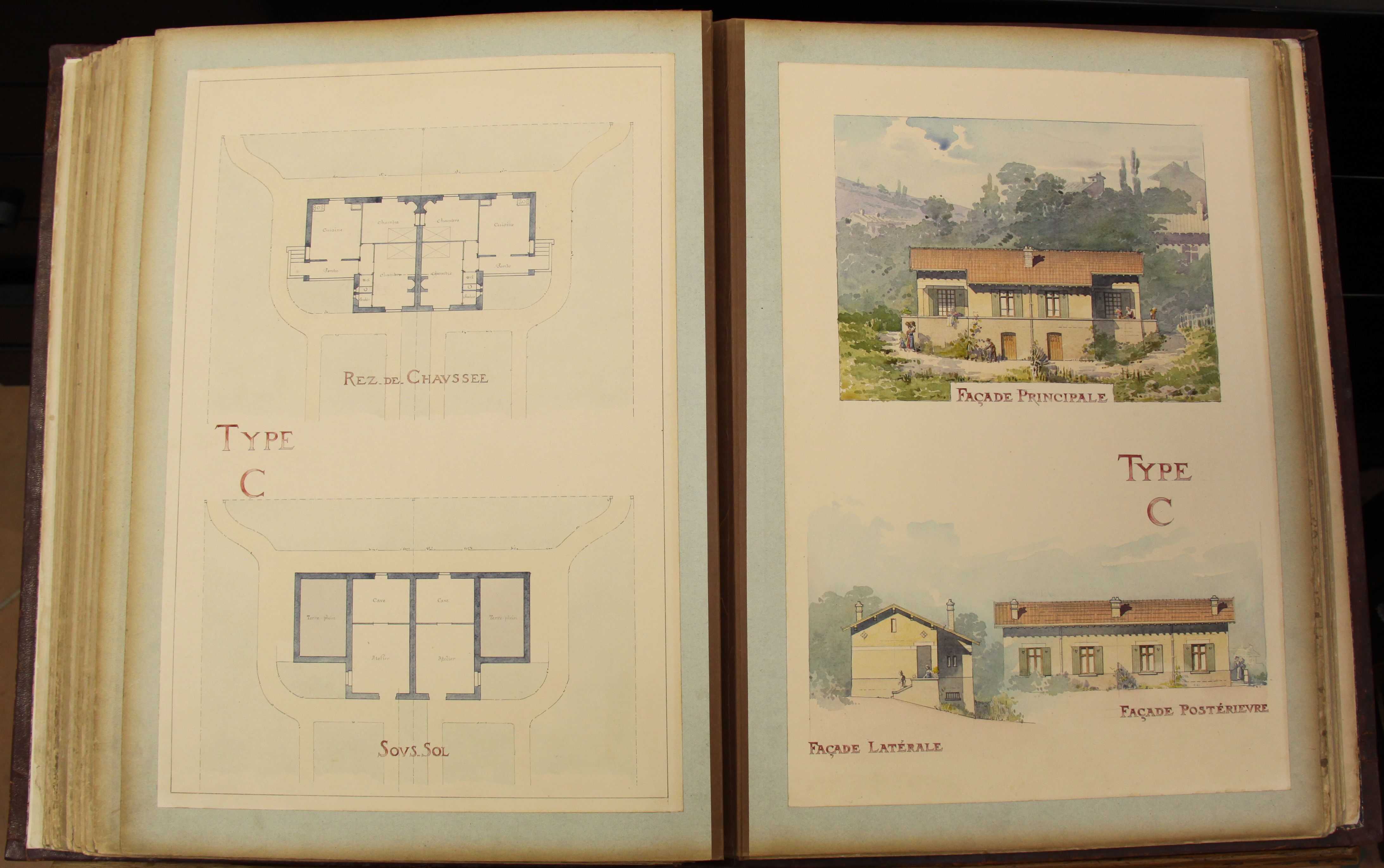 Maison de la cité ouvrière de Thizy : planche extr. d'un album sur les HBM par la caisse d'épargne et de prévoyance du Rhône (crédit Vincent Ferlicoq, fonds de la FNCE)  