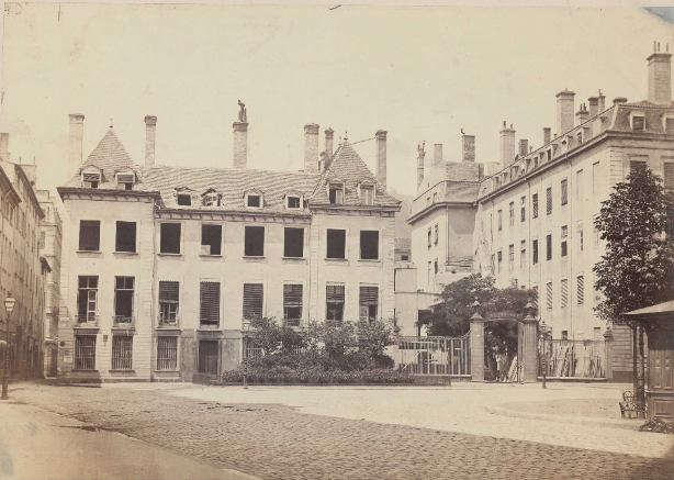 Place Bellecour, hôtel de la Valette : tirage papier albuminé anonyme (sans date, cote : 100PH/3/12)