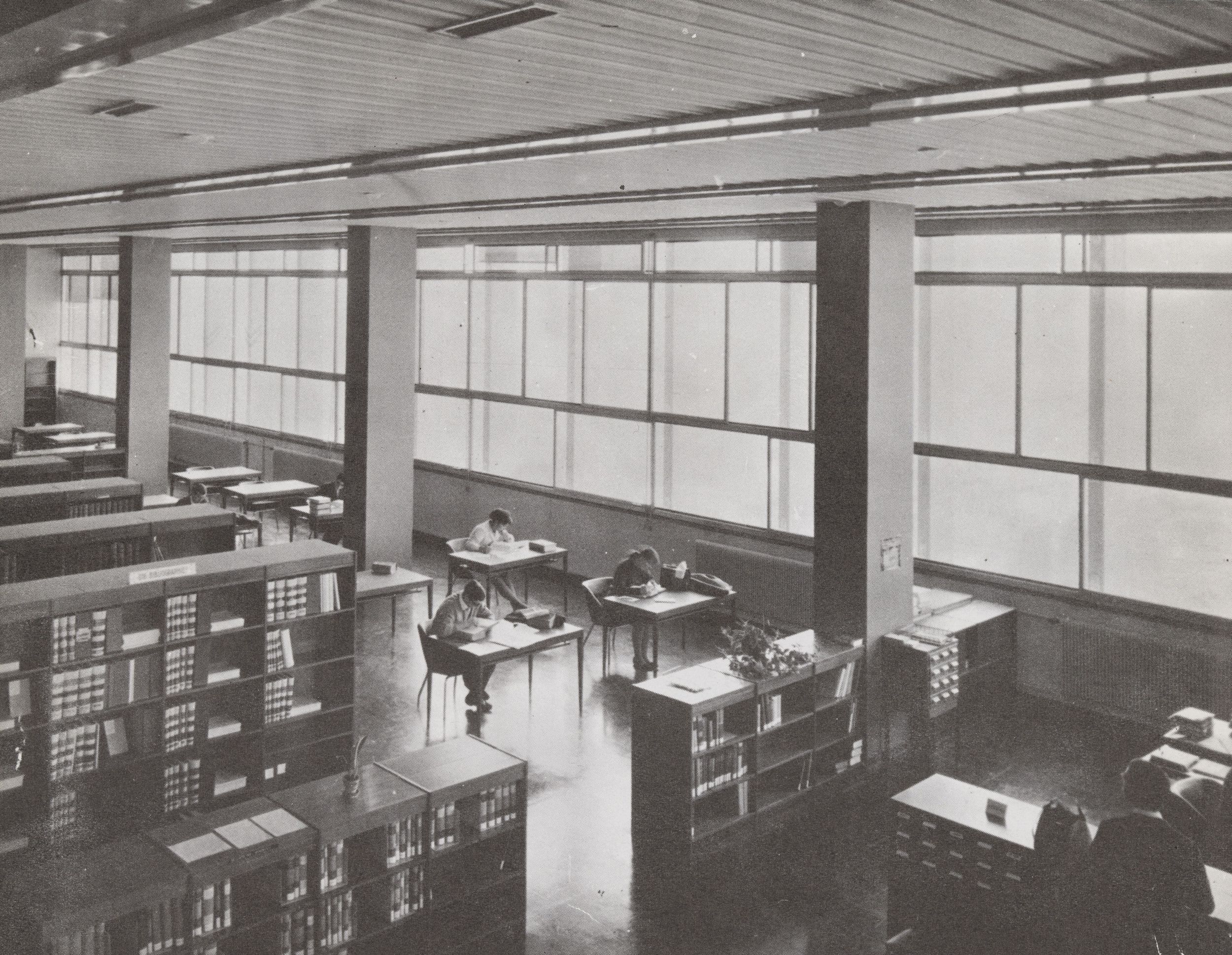 Faculté des sciences, la Doua, bibliothèque : photo. NB (1967, cote 1PH/2730/1)
