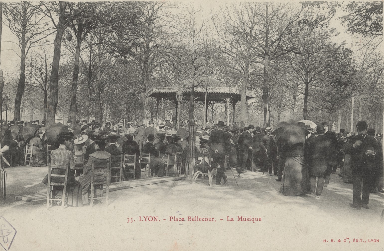 Lyon - Place Bellecour, la musique : carte postale NB (vers 1900, cote 4FI/1161)