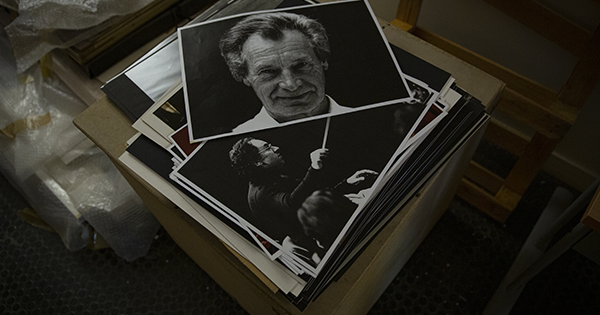 Boite avec des photos anciennes