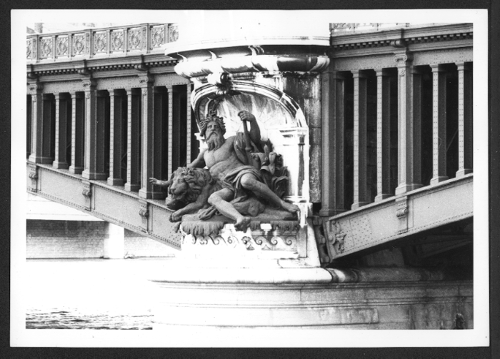 Allégorie de la Saône sur le pont Lafayette : tirage photo. NB par Jean-Paul Tabey (1972, cote 1PH/3316/02, repro.  commerciale interdite)