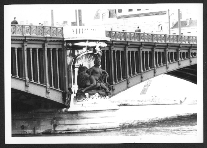 Allégorie de la Saône sur le pont Lafayette : tirage photo. NB par Jean-Paul Tabey (1972, cote 1PH/3316/03, repro.  commerciale interdite)