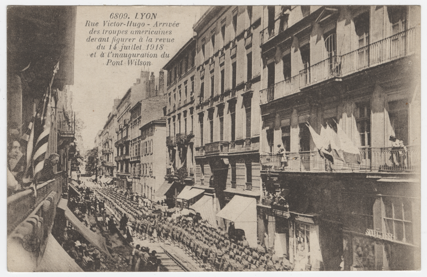 Arrivée des troupes américaines sur la place Bellecour par la rue Victor Hugo, 14 juillet 1918 - 4FI/4820