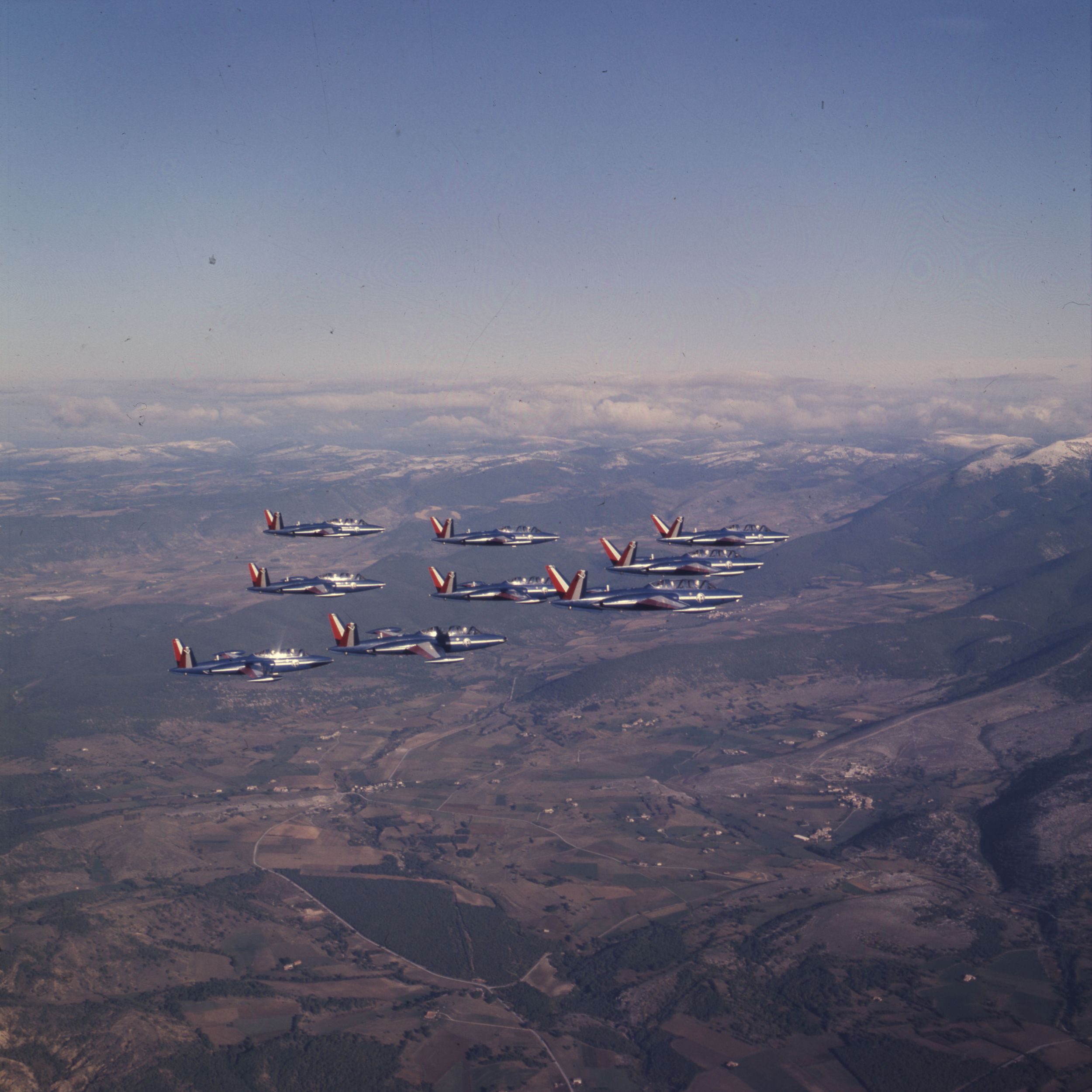 Démonstration de la Patrouille de France : photographie couleur (1980, cote 1518WP/122)